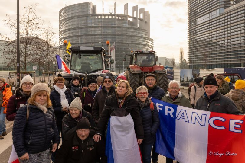 Ensemble pour les Libertés devant le Parlement européen en soutien aux agriculteurs