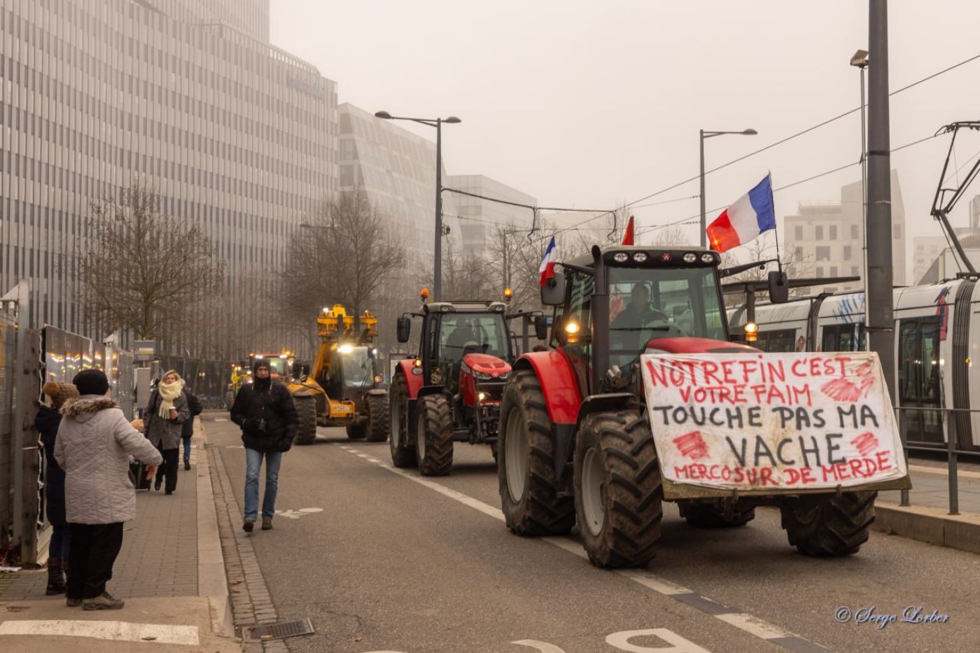 Ensemble pour les Libertés devant le Parlement européen en soutien aux agriculteurs