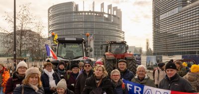 Ensemble pour les Libertés devant le Parlement européen en soutien aux agriculteurs